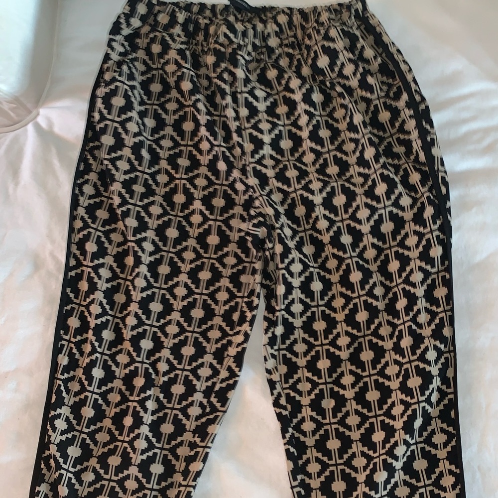 Silky printed joggers beige and black